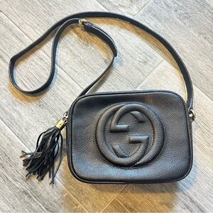 GUCCI Soho Disco Crossbody Bag Black Pebbled Leather Tassel Elegant Luxury